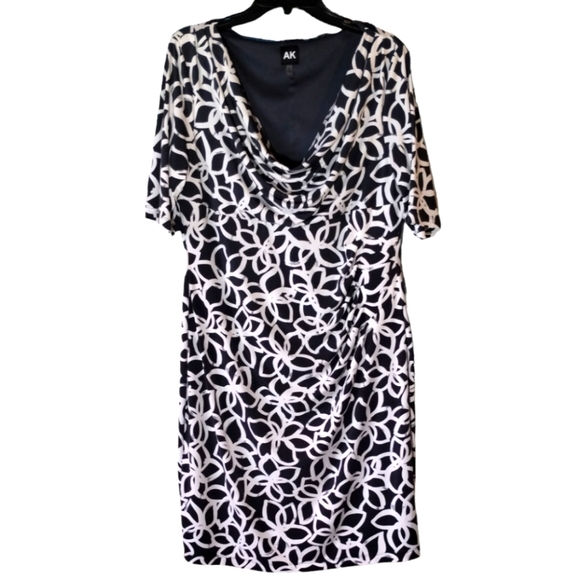 Anne Klein Dresses & Skirts - Anne Klein Women's Valentina Printed Sheath Dress Blue and White